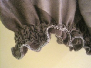 image du détail du bas du top avec smocks